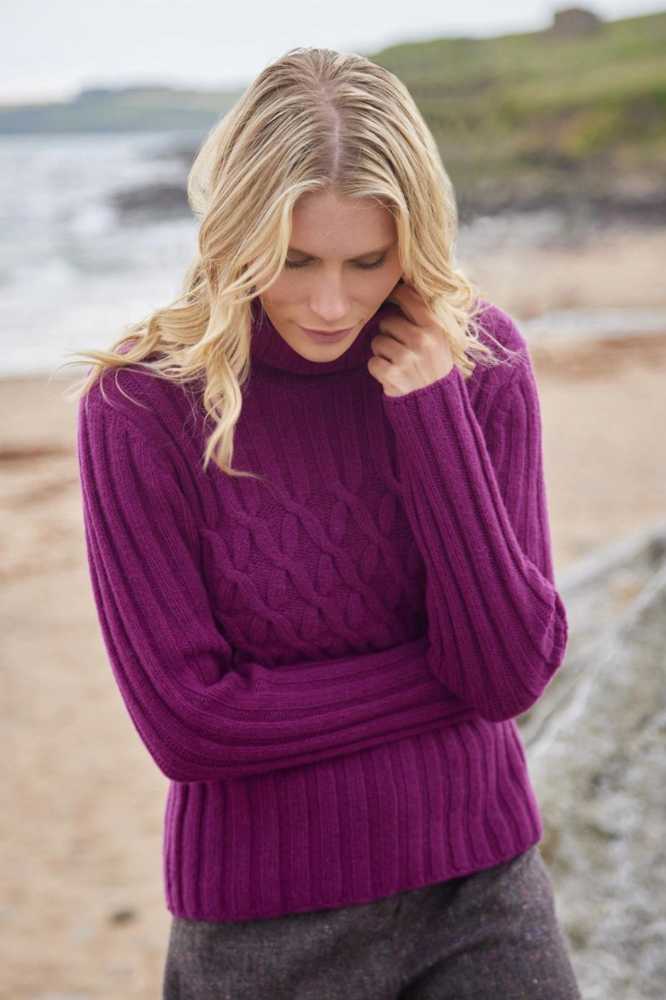 Fisherman Out Of Ireland Merino Cashmere Criss Cross Sweater Foxglove - La Vie en Rose Damesmode (666 x 1000 px)