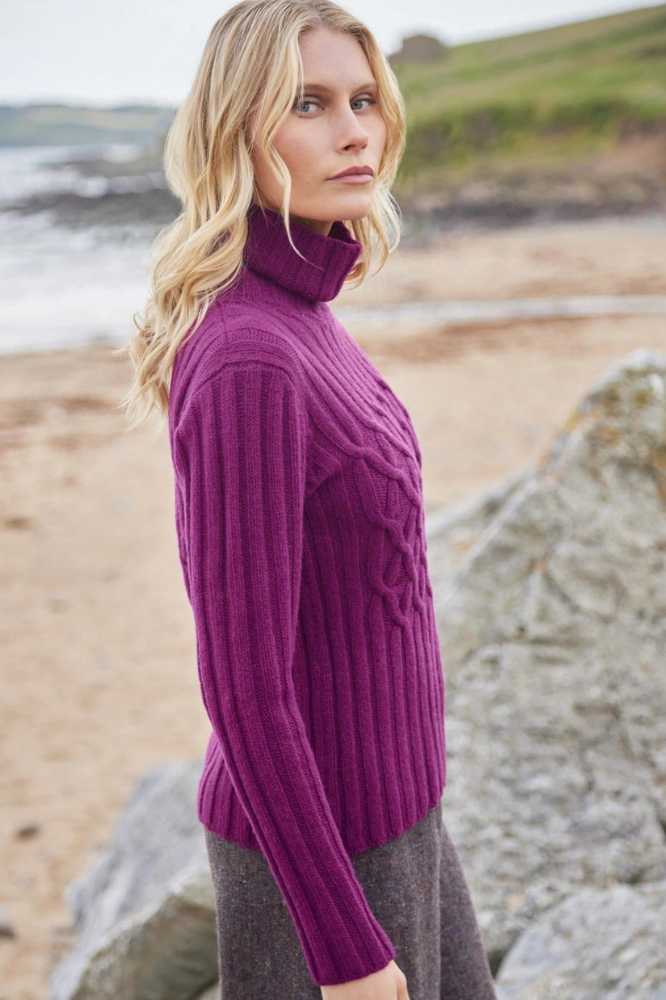 Fisherman Out Of Ireland Merino Cashmere Criss Cross Sweater Foxglove - La Vie en Rose Damesmode (666 x 1000 px)