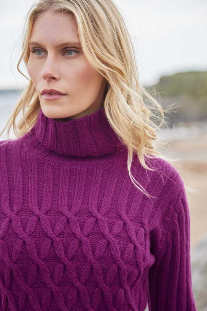 Fisherman Out Of Ireland Merino Cashmere Criss Cross Sweater Foxglove - La Vie en Rose Damesmode (666 x 1000 px)