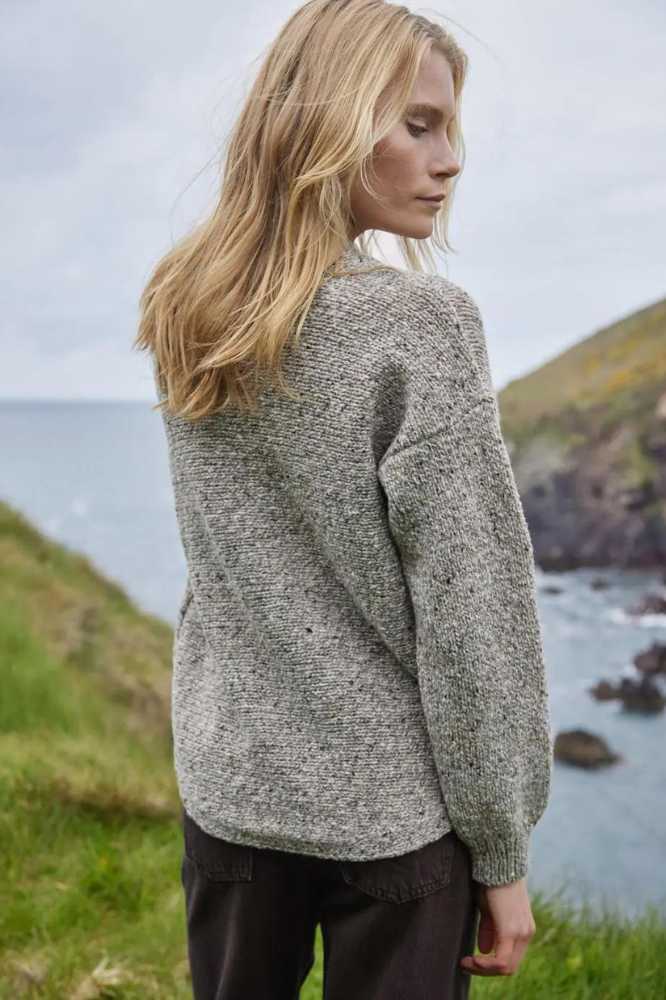 Fisherman out of Ireland Donegal Fleck V Neck Sweater Rabbit SK805M - La Vie en Rose Damesmode