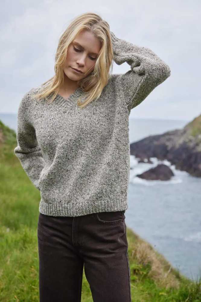 Fisherman out of Ireland Donegal Fleck V Neck Sweater Rabbit SK805M - La Vie en Rose Damesmode