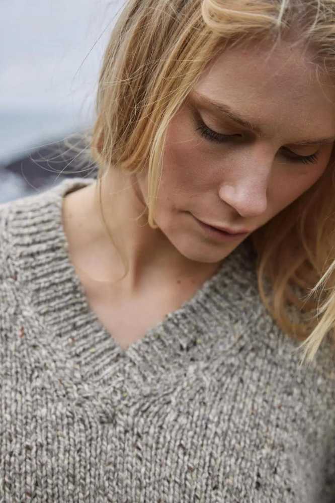 Fisherman out of Ireland Donegal Fleck V Neck Sweater Rabbit SK805M - La Vie en Rose Damesmode