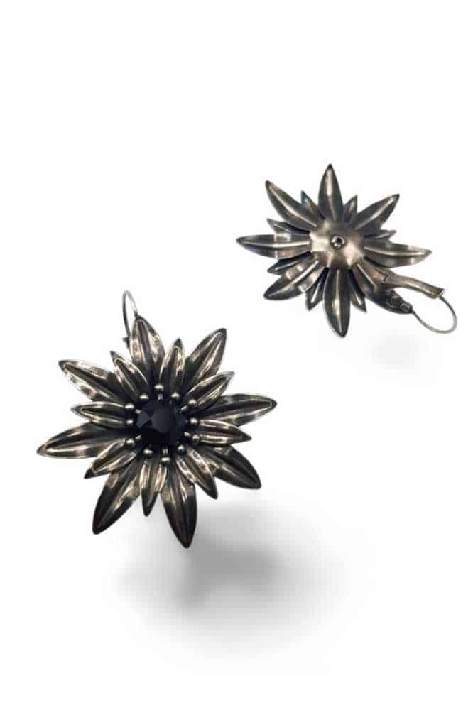 Daisies Silver Black (2)
