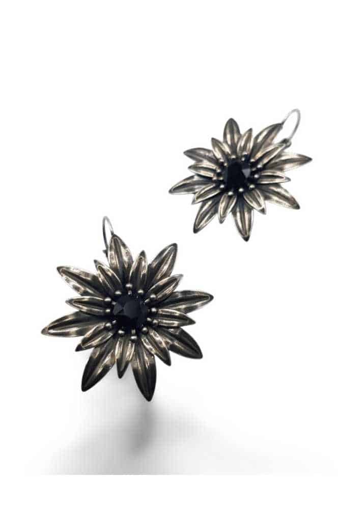 Daisies Silver Black (2)