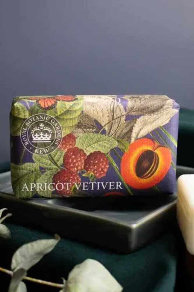The English Soap Company Kew Gardens Apricot Vetiver Soap - La Vie en Rose Damesmode (1)