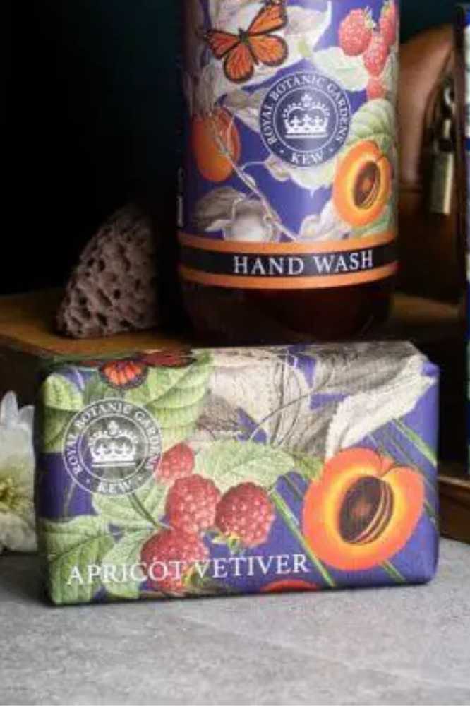 The English Soap Company Kew Gardens Apricot Vetiver Soap - La Vie en Rose Damesmode (1)