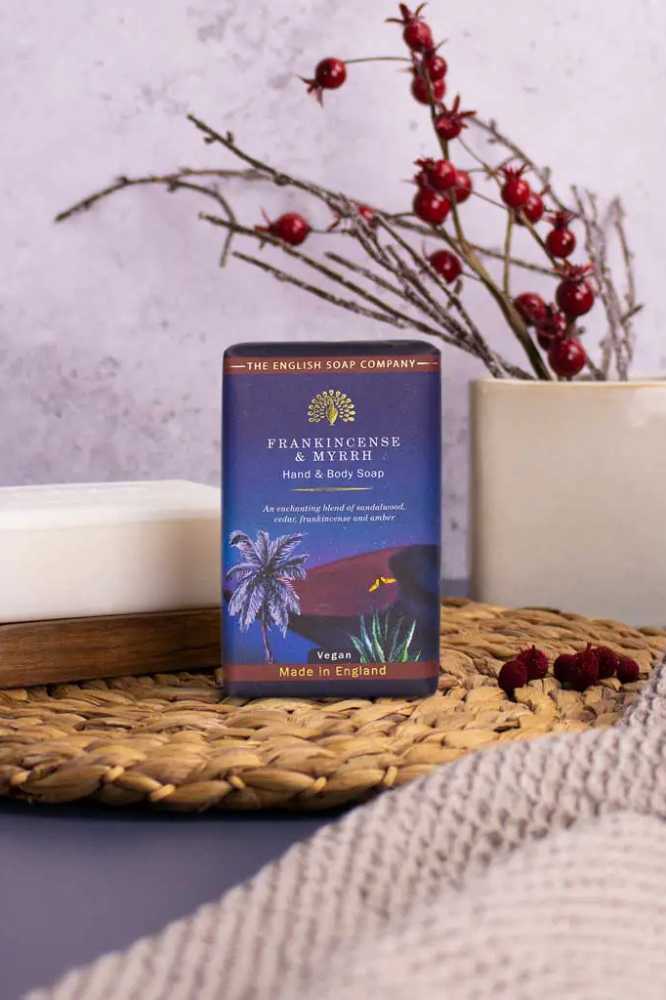 The English Soap Company Wintertide Frankincense and Myrrh Soap - La Vie en Rose Damesmode