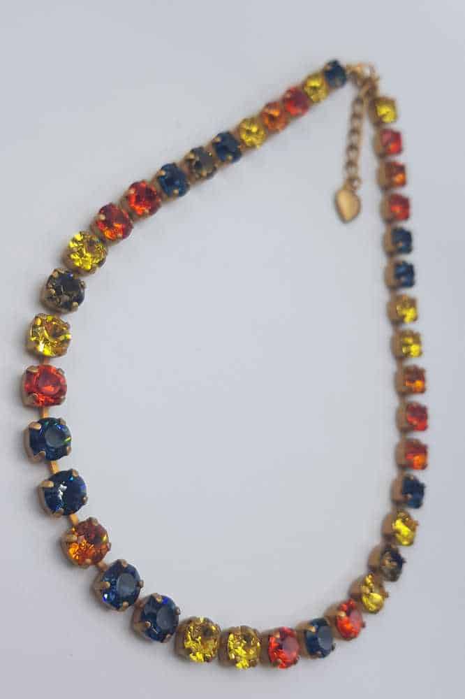 Nell Bijoux Luna Matte Gold L003 - La Vie en Rose Damesmode (6) Details Luna Matte Gold L103 Orange and Gold: Lengte: ca. 49 cm, inclusief sluiting en het verlengstukje Sluiting: Lobster sluiting Kristallen: Swarovski Metaalkleur: Matte Gold Nikkelvrij: Ja SKU/ProductID: L103 Maat model: Eén maat, ca. 49 cm