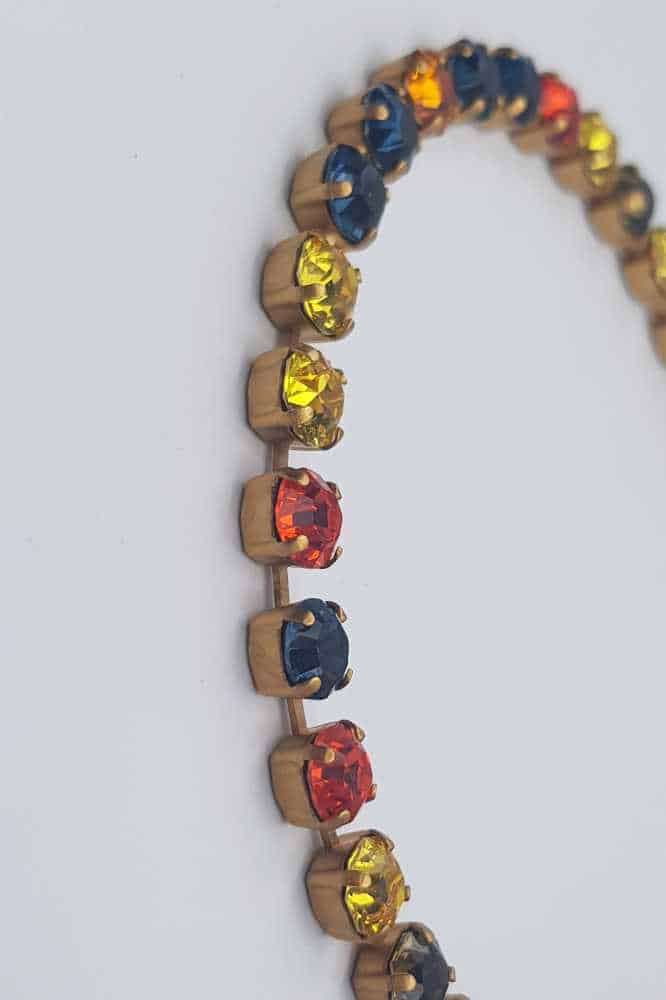 Nell Bijoux Luna Matte Gold L003 - La Vie en Rose Damesmode (6) Details Luna Matte Gold L103 Orange and Gold: Lengte: ca. 49 cm, inclusief sluiting en het verlengstukje Sluiting: Lobster sluiting Kristallen: Swarovski Metaalkleur: Matte Gold Nikkelvrij: Ja SKU/ProductID: L103 Maat model: Eén maat, ca. 49 cm