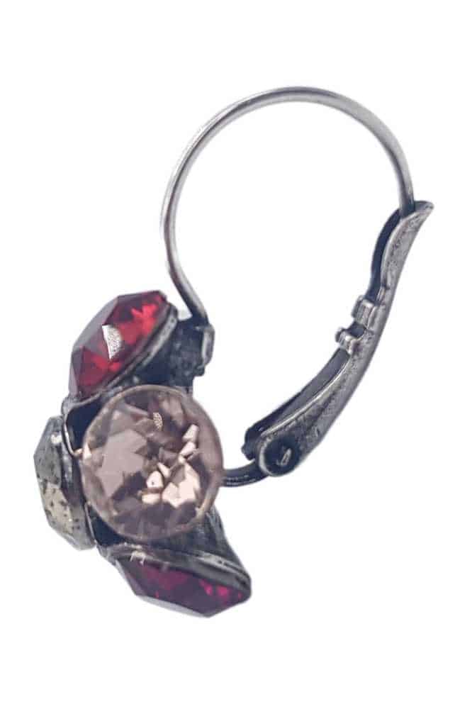 Model Hanging Flower en model Myra zijn hetzelfde.