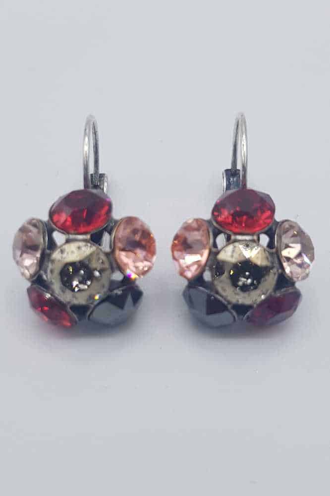 Model Hanging Flower en model Myra zijn hetzelfde.