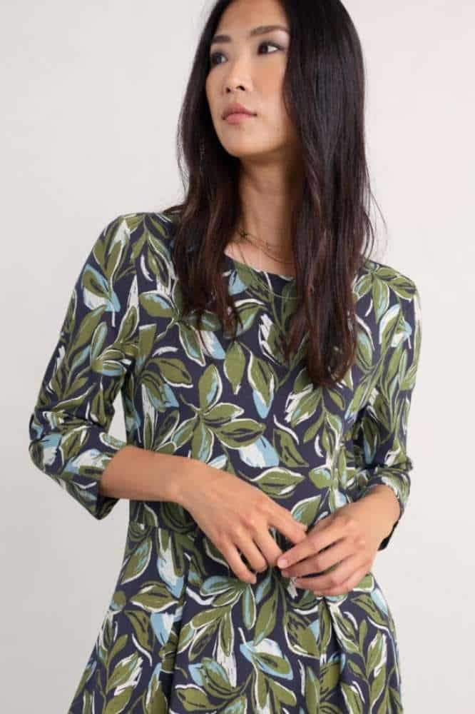 Seasalt Cornwall Wild Bouquet Dress Tonal Leaves Maritime - La Vie en Rose Damesmode (2)