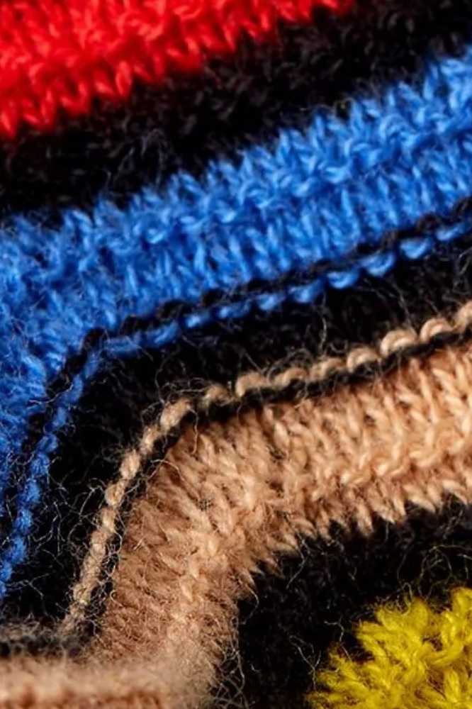 Stofsamenstelling: 100% organic cotton Stofsamenstelling voering: Wasinstructies: Wash inside out - 30° Delicate wash. Do not bleach. Iron at a low temperature (*). Suitable for dry cleaning. Do not trumble dry. Dry flat.