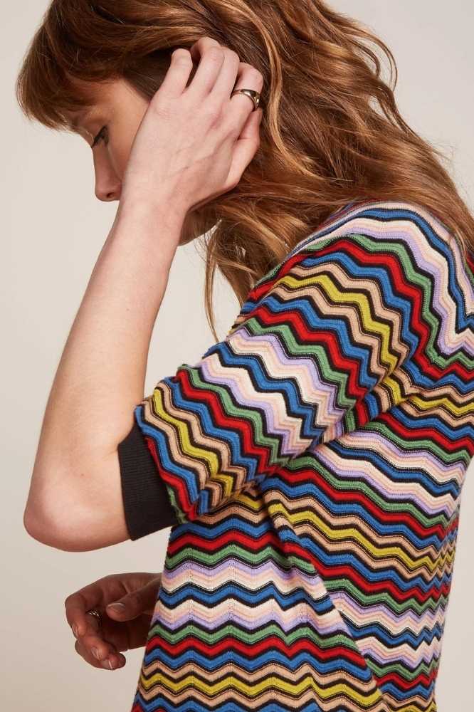 Stofsamenstelling: 100% organic cotton Stofsamenstelling voering: Wasinstructies: Wash inside out - 30° Delicate wash. Do not bleach. Iron at a low temperature (*). Suitable for dry cleaning. Do not trumble dry. Dry flat.