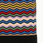 Stofsamenstelling: 100% organic cotton Stofsamenstelling voering: Wasinstructies: Wash inside out - 30° Delicate wash. Do not bleach. Iron at a low temperature (*). Suitable for dry cleaning. Do not trumble dry. Dry flat.