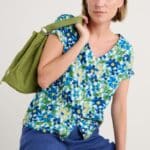 Seasalt Cornwall Studio Glass Top Picnic Floral Chalk - La Vie en Rose Damesmode