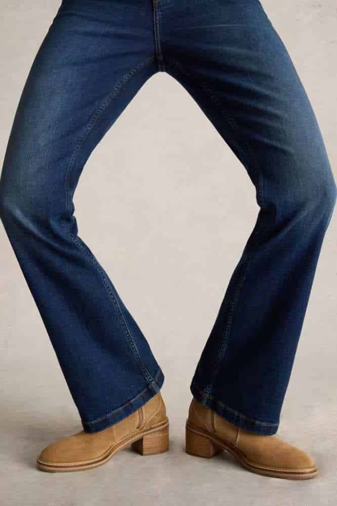 White Stuff Harriet Bootcut Jeans Mid Denim - La Vie en Rose Damesmode