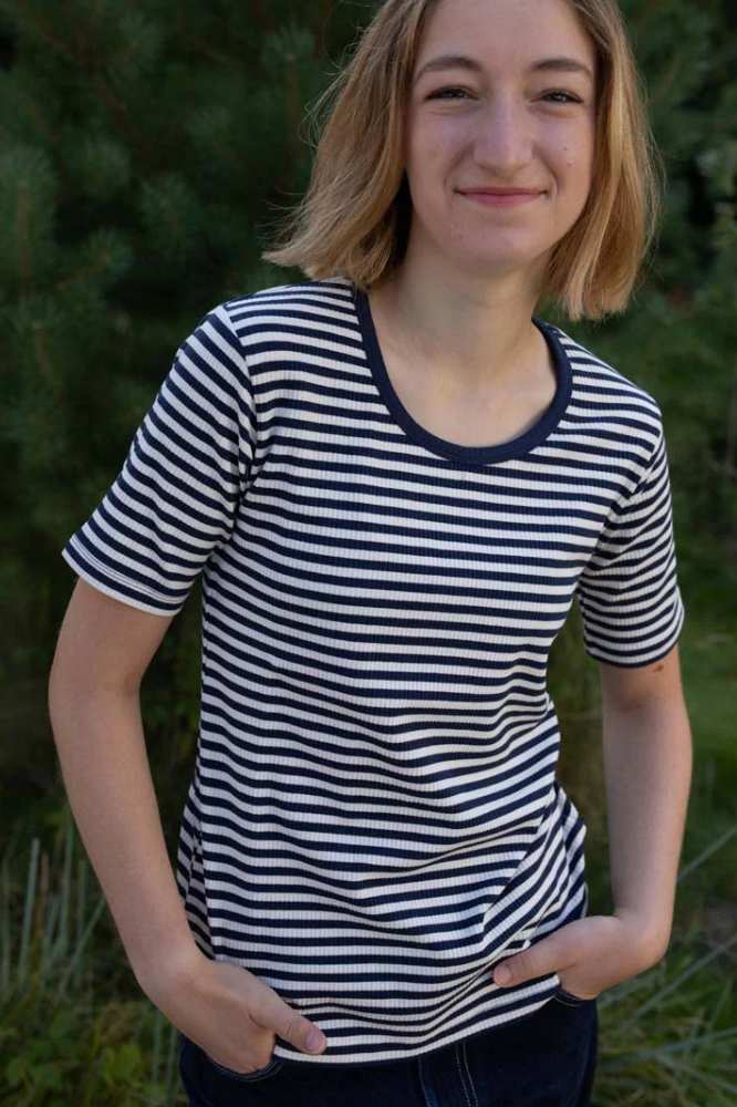 Danefae Danerolemodel Ribbing Tee Dark NavyChalk - La Vie en Rose Damesmode