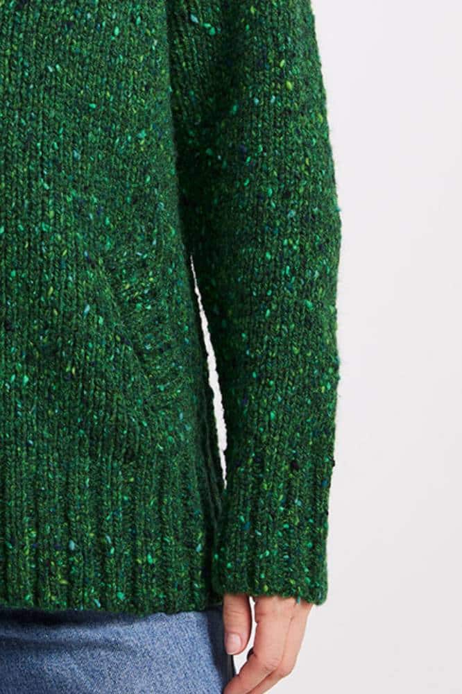 Aran Woollen Mills Ladies Donegal Cardigan Side Pockets Valley Green - La Vie en Rose Damesmode