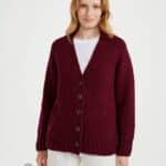 Aran Woollen Mills Ladies Donegal Cardigan Side Pockets Winter Berry - La Vie en Rose Damesmode