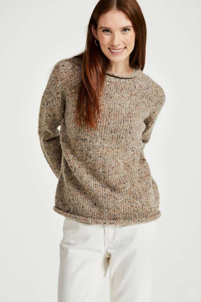 Aran Woollen Mills Ladies Roll Neck Raglan Crew Light Honey - La Vie en Rose Damesmode