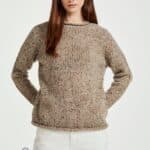 Aran Woollen Mills Ladies Roll Neck Raglan Crew Light Honey - La Vie en Rose Damesmode