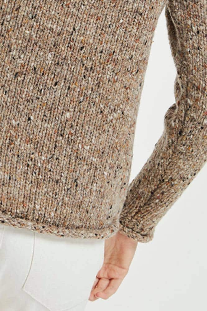 Aran Woollen Mills Ladies Roll Neck Raglan Crew Light Honey - La Vie en Rose Damesmode