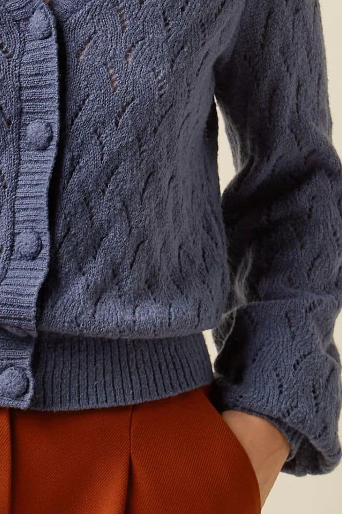 King Louie Cardi V Farfalle Shadow Blue - La Vie en Rose Damesmode