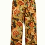 Mary Jumpsuit Dazz van King Louie – sprankelende jumpsuit met bloemenprint, overslagtop en cap sleeves. Comfortabel stretchmateriaal. Nu op lavieonline.nl.