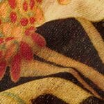 Mary Jumpsuit Dazz van King Louie – sprankelende jumpsuit met bloemenprint, overslagtop en cap sleeves. Comfortabel stretchmateriaal. Nu op lavieonline.nl.