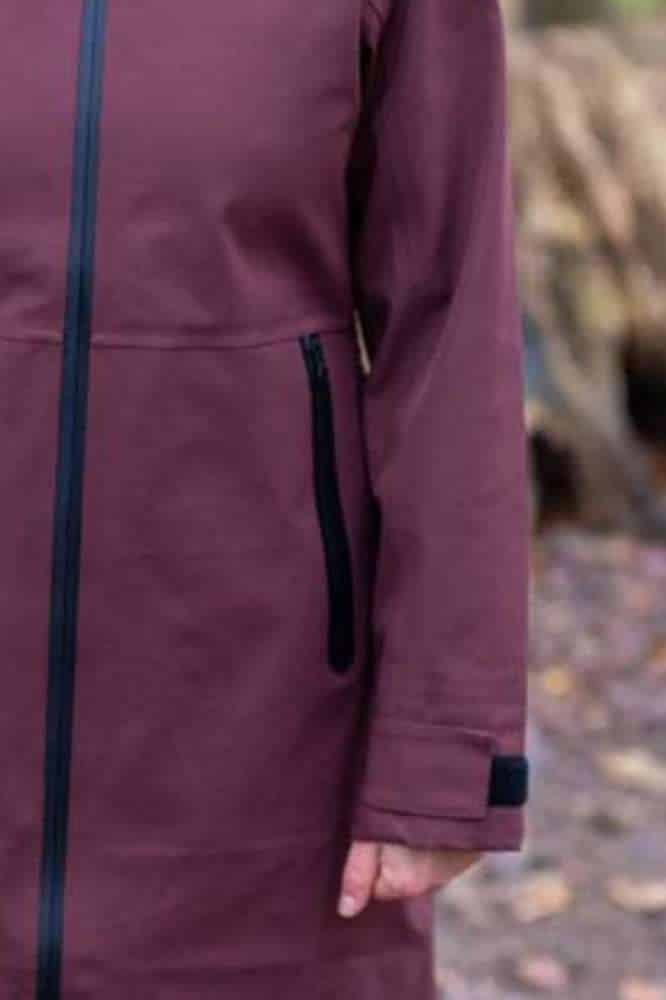 Danefae The Danedogwalker Raincoat Dark Merlot - La Vie en Rose Damesmode