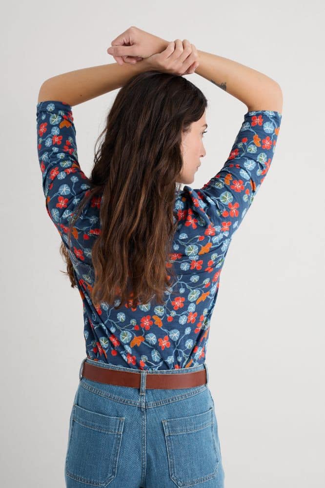 Seasalt Cornwall Wavecrest Shirt in GOTS-Certified Organic Cotton Jersey Winding Nasturtiums Squall - La Vie en Rose Damesmode