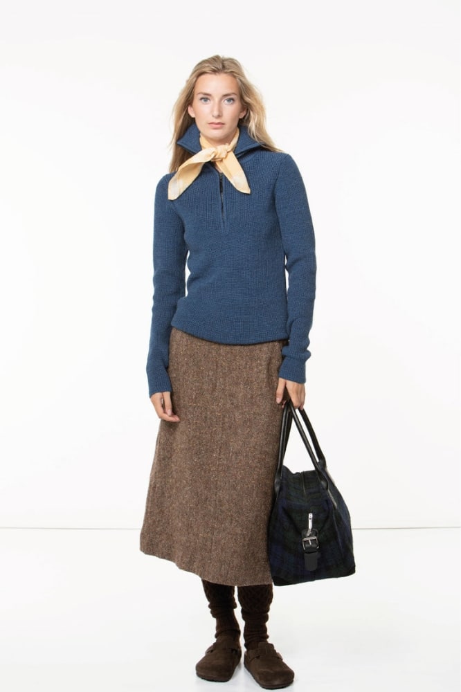 Doutzen Schipperstrui Beehge – Roosenstein Wolke in 100% Sport Loden wol. Half-zip, heritage details en tijdloze kwaliteit. Bij lavieonline.nl.