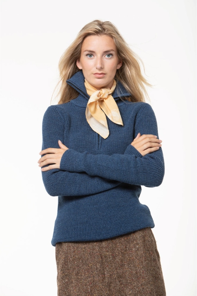 Doutzen Schipperstrui Beehge – Roosenstein Wolke in 100% Sport Loden wol. Half-zip, heritage details en tijdloze kwaliteit. Bij lavieonline.nl.