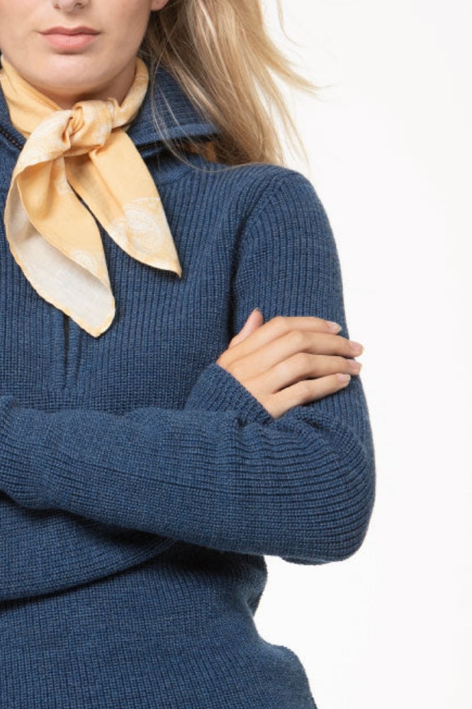 Doutzen Schipperstrui Beehge – Roosenstein Wolke in 100% Sport Loden wol. Half-zip, heritage details en tijdloze kwaliteit. Bij lavieonline.nl.